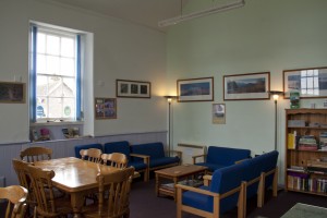 The comfy and welcoming sitting area in the common room.